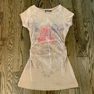 Vintage tee with design.